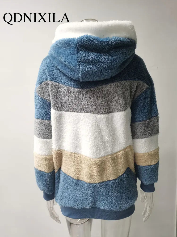 Lässiger Plüschmantel mit Kapuze aus Fleece