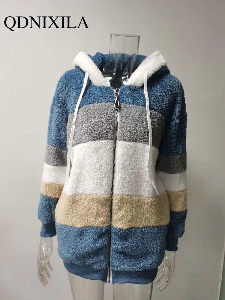 Lässiger Plüschmantel mit Kapuze aus Fleece